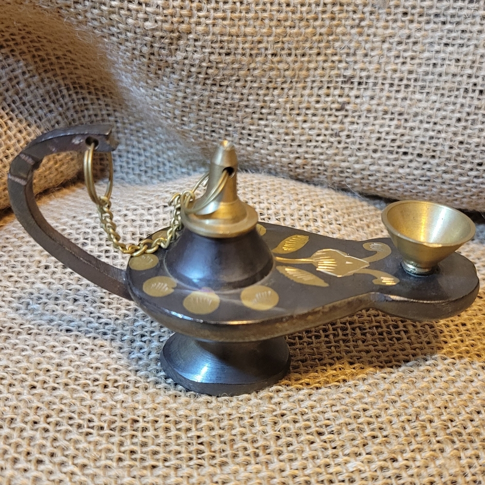 Vintage Small Metal Aladdin Magic Genie Lamp Brass